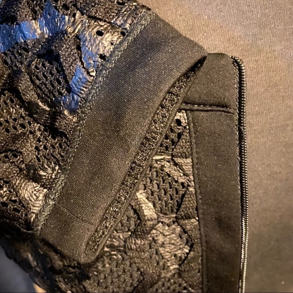 🇨🇦 Piccadilly. Black cropped jacket. Mesh and leather look. Collarless. - Picture 5 of 9